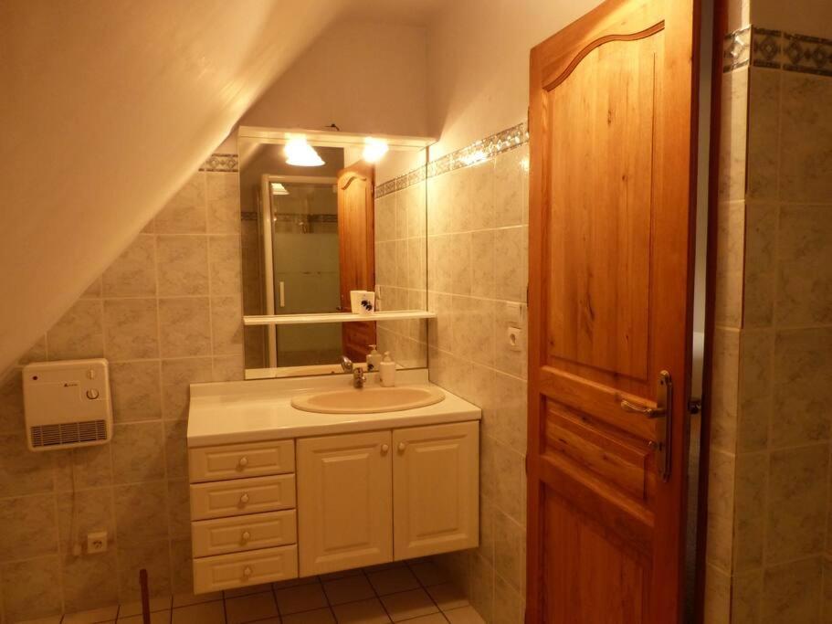 Studio Dans Une Chaumiere De Caractere Baud Exterior photo